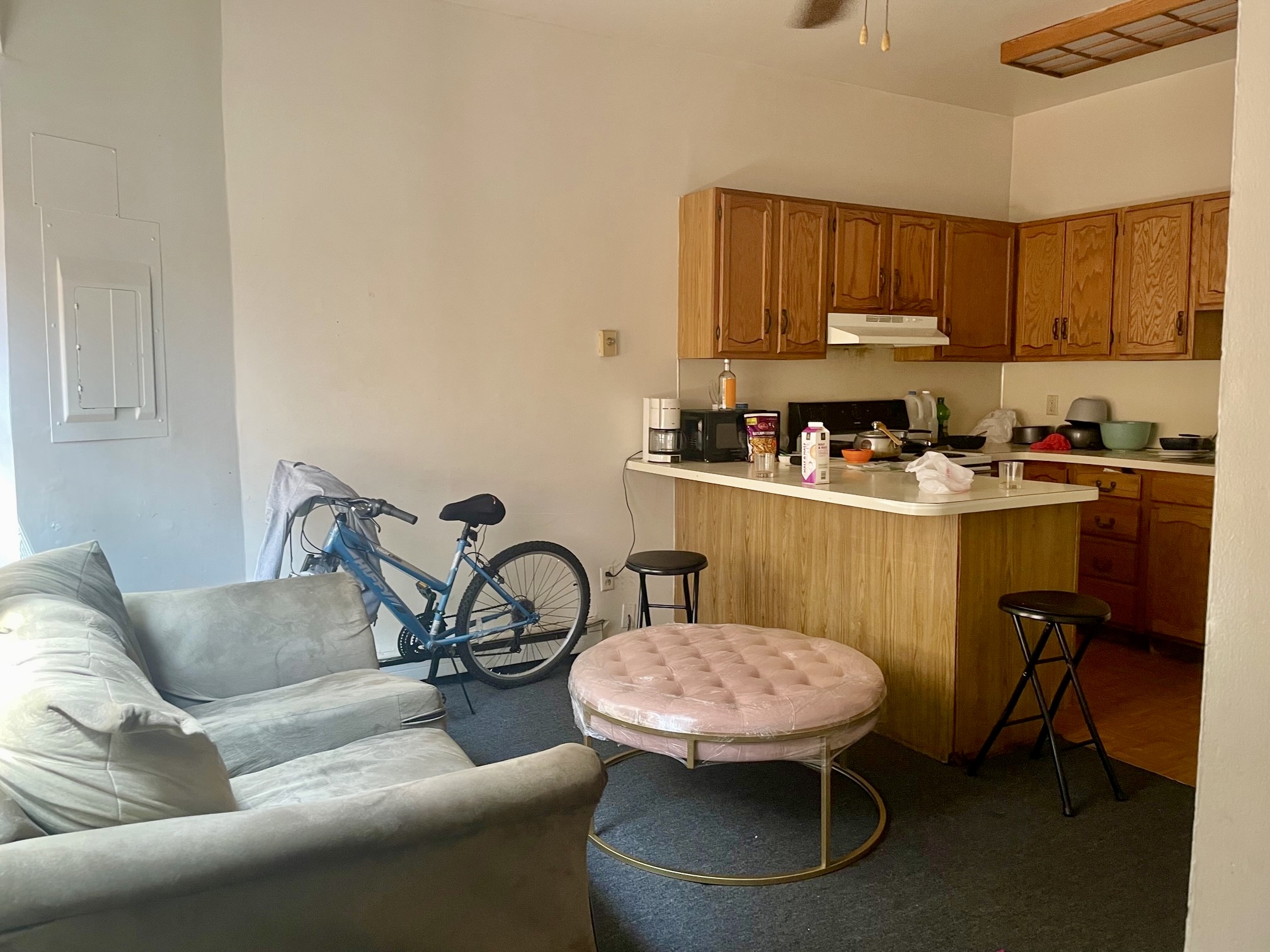 🏠 Spacious 3BR/1.5BA Duplex on E Morton, Porch, Yard, & Laundry!