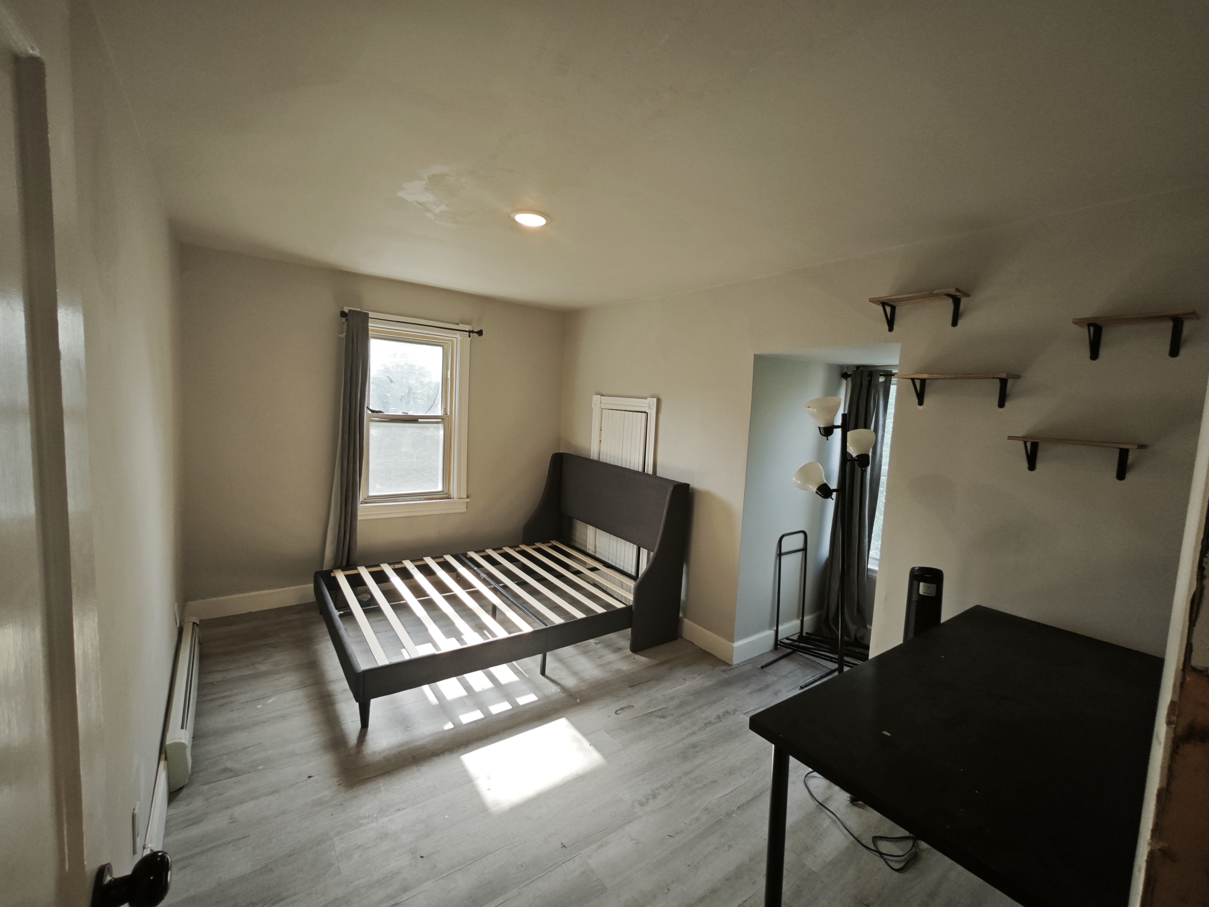 🏠 Renovated 5BR/2BA Home on E Morton – Rent by Room or as a Group!